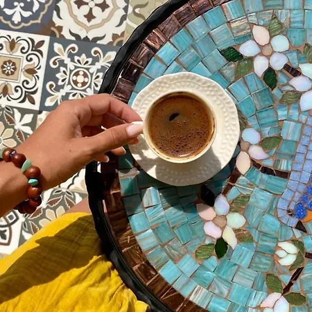 Amber Akyaka Ula