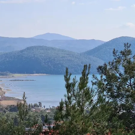 Amber Akyaka Nyaraló Ula