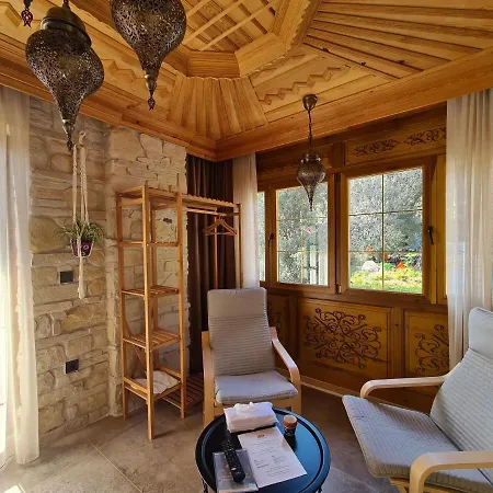 Nyaraló Amber Akyaka *