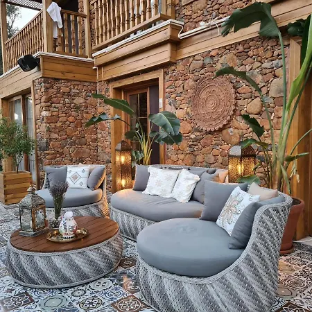 Nyaraló Amber Akyaka Ula