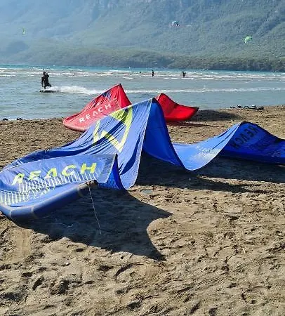 Amber Akyaka Nyaraló Ula