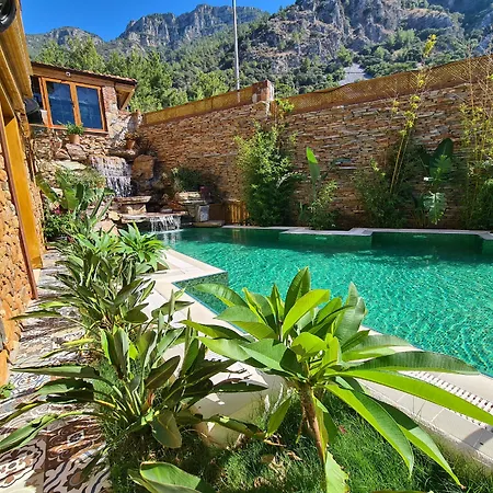 Nyaraló Amber Akyaka *